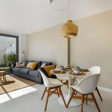 아파트 Modern With Private Garden