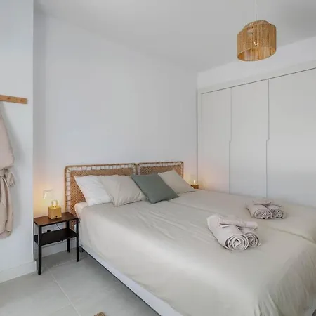 아파트 Modern With Private Garden