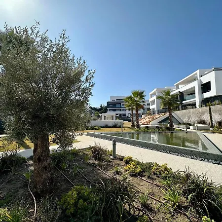 아파트 Modern With Private Garden *