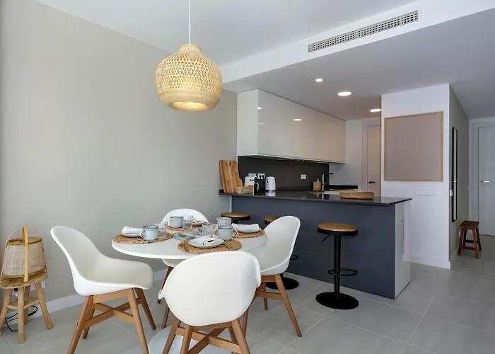 Modern With Private Garden * 에스테포나