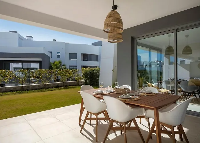 Modern With Private Garden 에스테포나