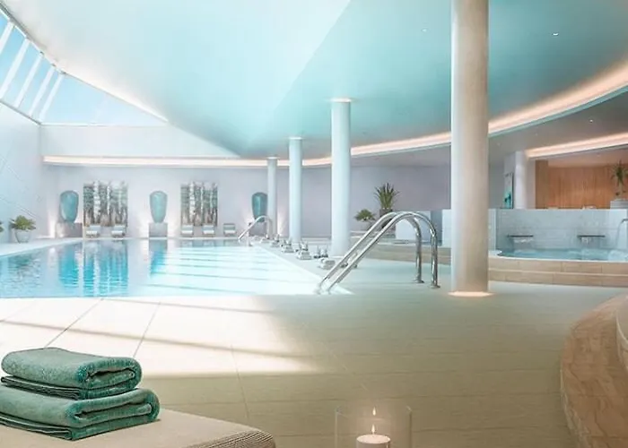 Modern With Private Garden 에스테포나