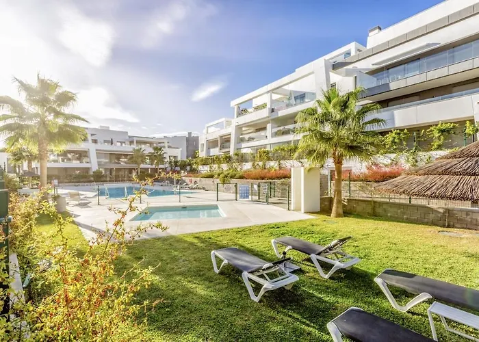 Modern With Private Garden 아파트 에스테포나