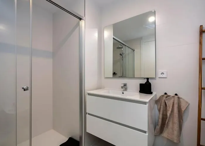 Modern With Private Garden 에스테포나