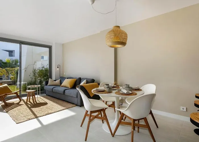 Apartment Modern With Private Garden